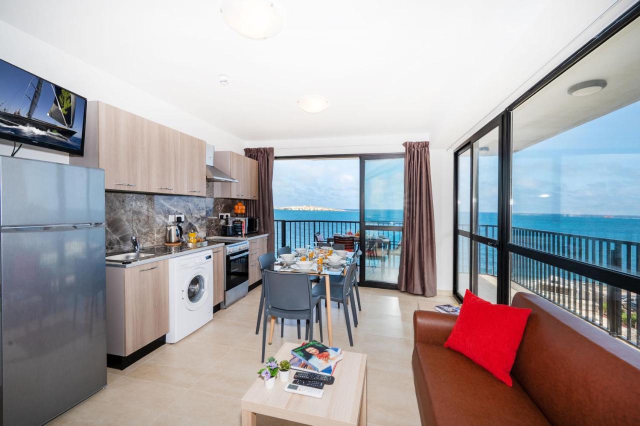Islet Promenade Seafront Apartment With Large Corner Terrace By Getawaysmalta St. Paul's Bay Dış mekan fotoğraf