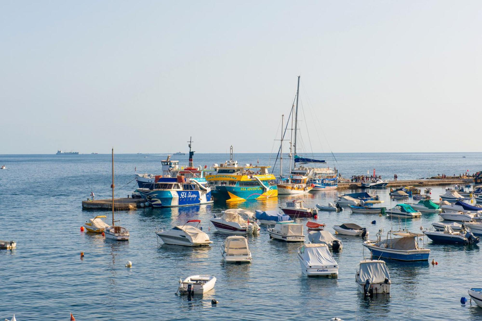Islet Promenade Seafront Apartment With Large Corner Terrace By Getawaysmalta St. Paul's Bay Dış mekan fotoğraf
