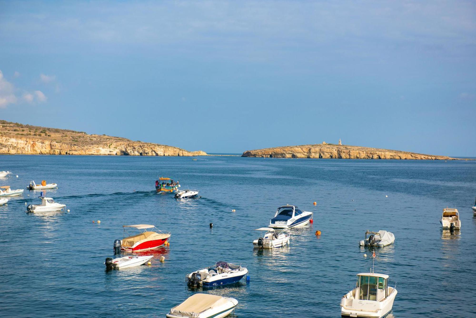 Islet Promenade Seafront Apartment With Large Corner Terrace By Getawaysmalta St. Paul's Bay Dış mekan fotoğraf