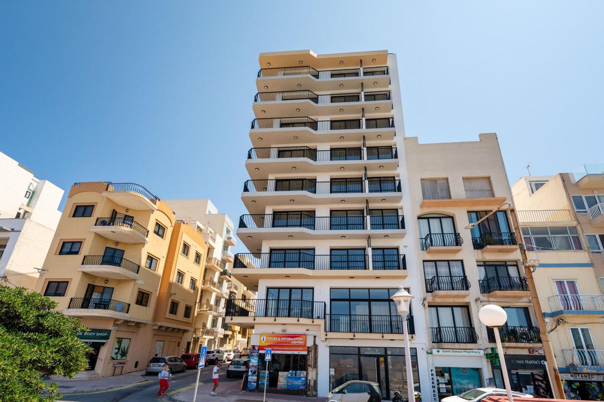 Islet Promenade Seafront Apartment With Large Corner Terrace By Getawaysmalta St. Paul's Bay Dış mekan fotoğraf