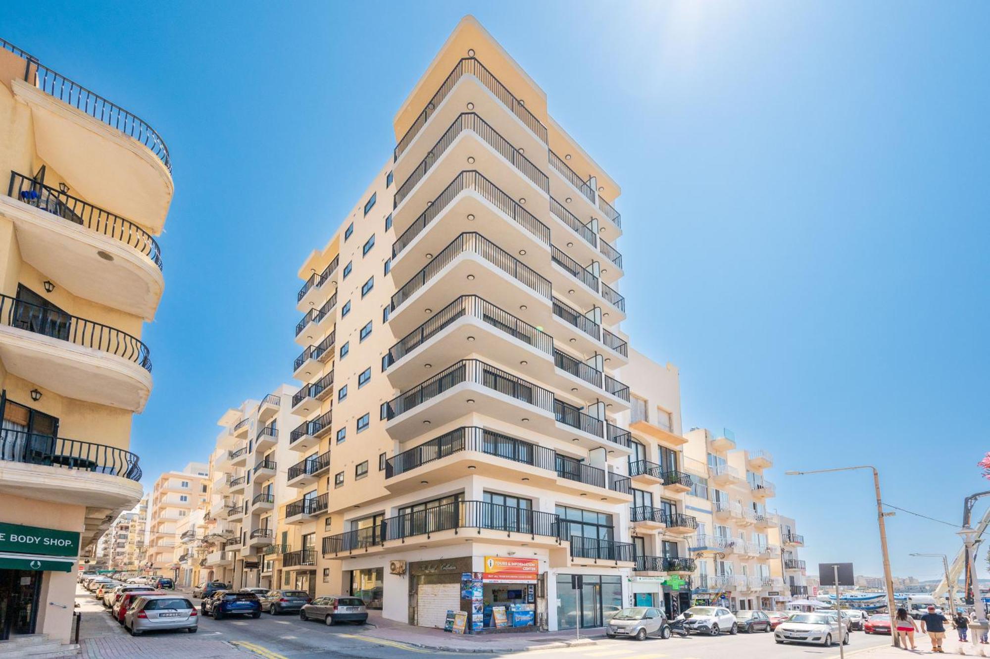 Islet Promenade Seafront Apartment With Large Corner Terrace By Getawaysmalta St. Paul's Bay Dış mekan fotoğraf